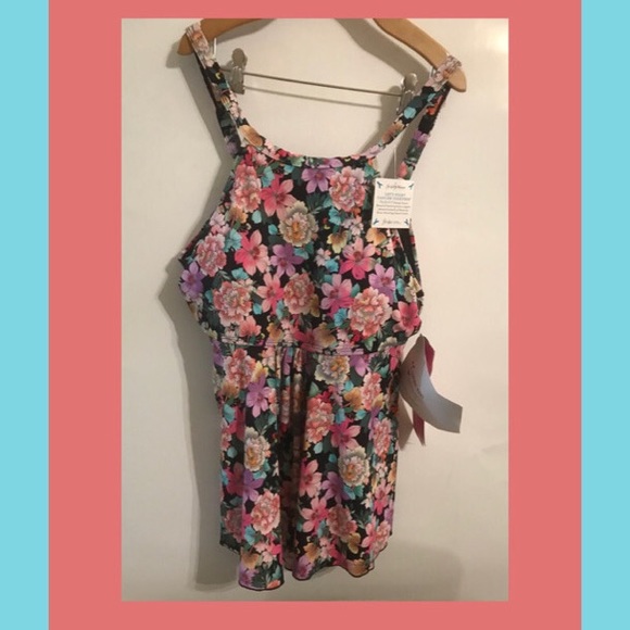 Fit 4 U Other - NWT Beautiful!! Fit 4 U Floral Swim Top  22W
